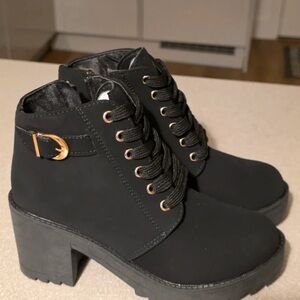 SHEIN Black Lace-Up Chunky Heel Ankle Boots with Gold Buckle Accent